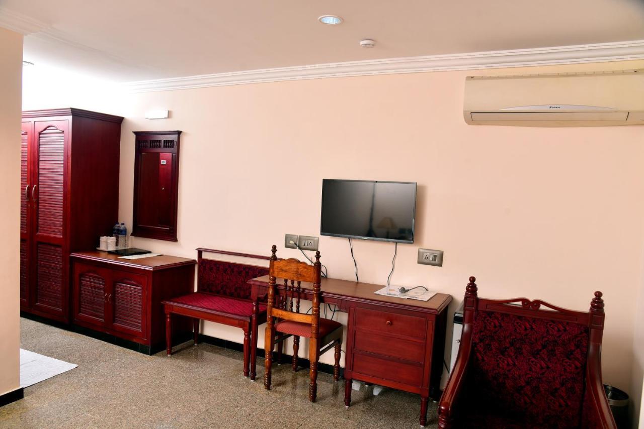 Hotel Kairali Towers Palakkad Zewnętrze zdjęcie