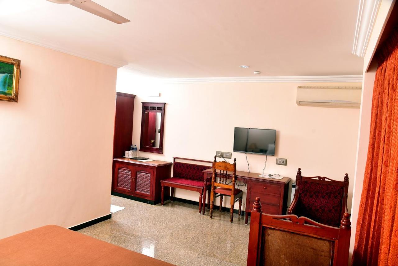 Hotel Kairali Towers Palakkad Zewnętrze zdjęcie